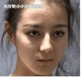 这两个女星的素颜谁更胜一筹关晓彤胜在了年轻,热巴还是太老了
