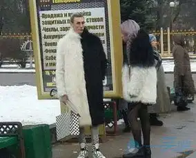 一对有品位的奇葩男女的服装