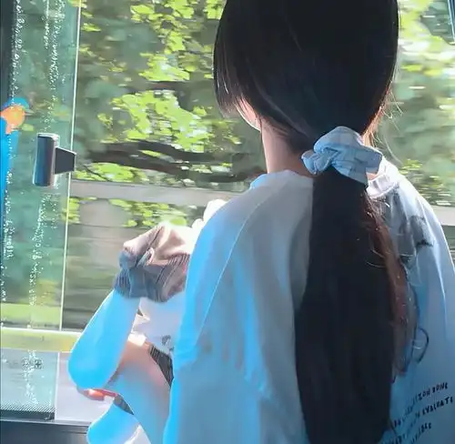 背景图动漫女生头像