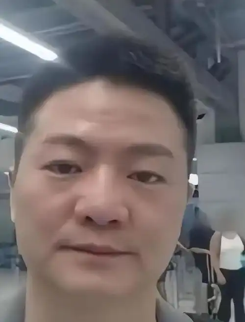 38岁泰国被害女子离异有一孩子,前男友很帅气,婚纱照曝光