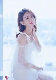 31岁赵丽颖低调现身机场,紫色衬衫搭配长裤,整个脸捂得严严实实