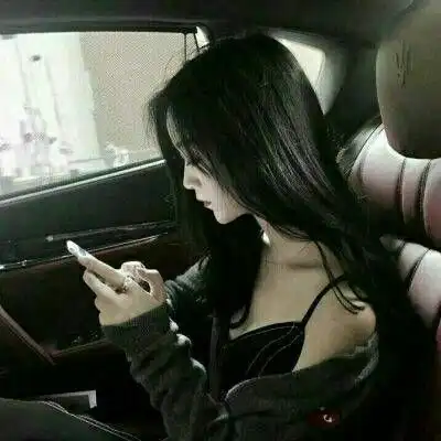 女子雨天打车没有钱,求助老公反被骂,她一个举动让老公后悔不已