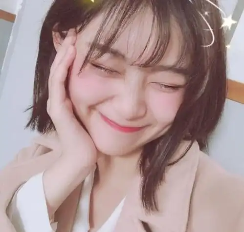 胡先煦女友剪短发后晒照,隔空秀恩爱,模仿胡先煦同款表情包示爱照片