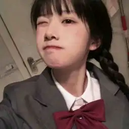 最新可爱女生头像剪刀手卖萌可爱女生真人头像