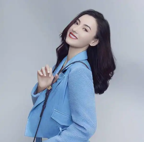 白色衣服头像女生唯美皮