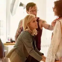 跟着王珞丹去toryburch的花园度假,还是和天王嫂昆凌去做tomford的酷女郎