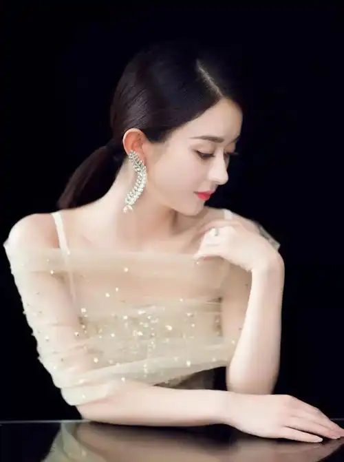 娱乐圈曾被黑得巨惨的三位女星,第三位完美逆袭