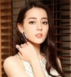 新疆美女明星全名都很长,只有她的名字令人出乎意料