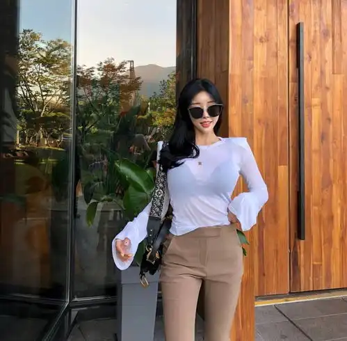 街拍天生丽质才叫美丽,身材丰满性感,做女朋友你愿意吗