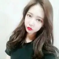 白色衣服女生长发头像
