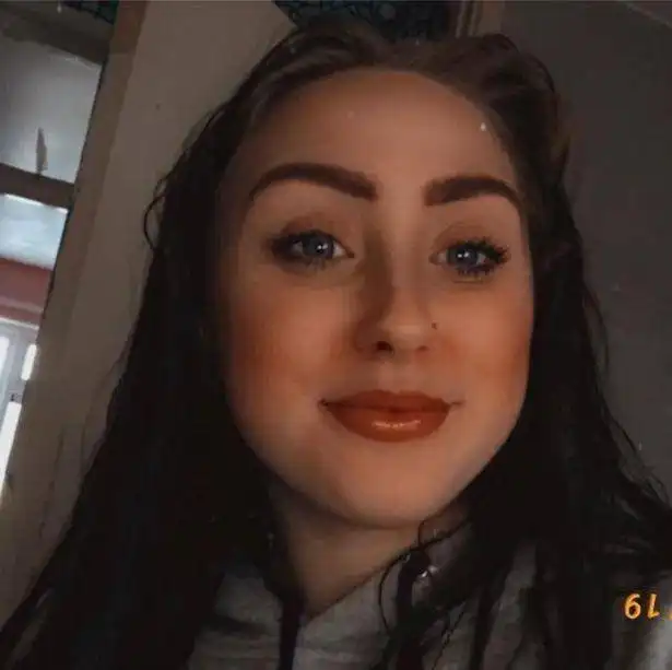 威尔士15岁少女失足落河,被洪水卷走,朋友想救她也来不及