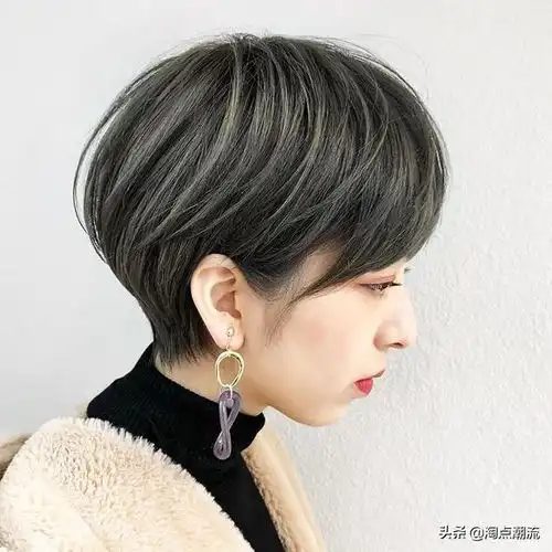 小个子女生今年很流行高颜值短发,让五官精致立体感十足