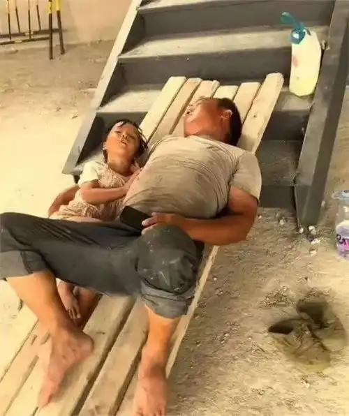 题图诗一组,都是工地上的故事,打工人的悲欢喜怒