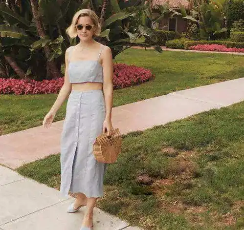 今夏的草编包太美了3种经典搭配强刷存在感,惬意的法式度假风