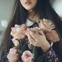 女生头像手捧花情侣头像