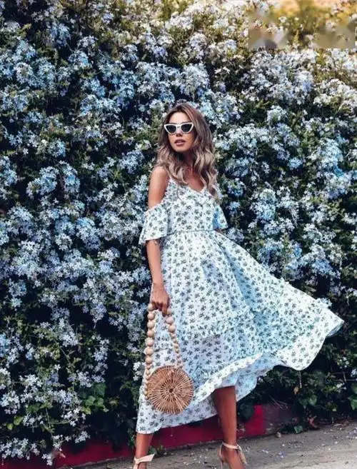 夏天女生都爱穿裙子,可要奔三的女生少穿这4种裙子,显胖又老气