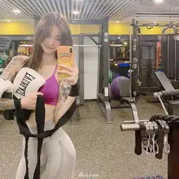 网红美女健身苦练只为一件事