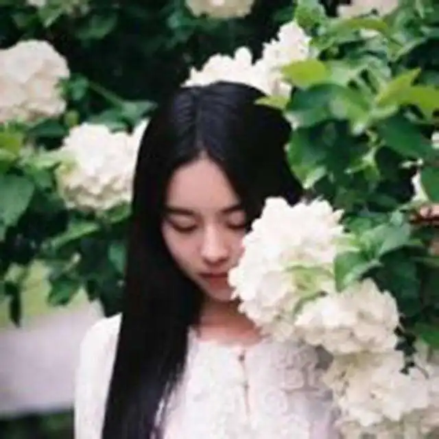 女人的这几个动作,说明她是真的爱上你了