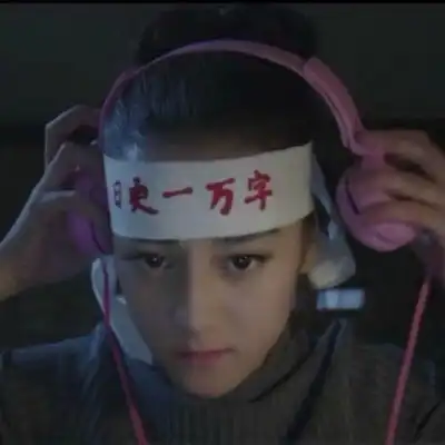 奇葩头像女生跳墙