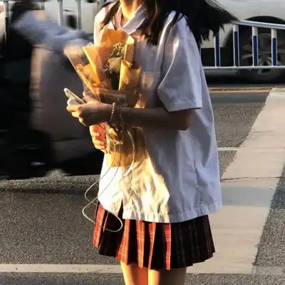 女生微信头像人带花,唯美好看的带鲜花女生头像