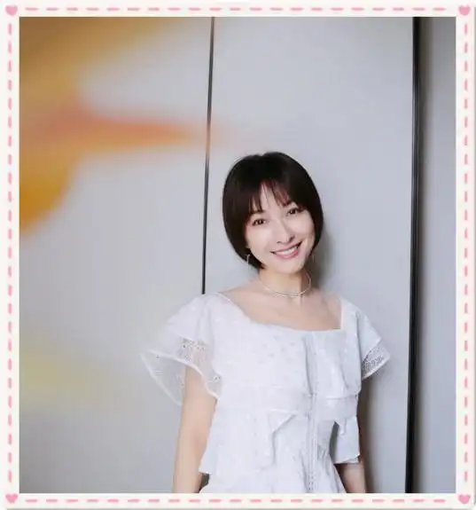 本以为吴昕穿白裙嫩出天际,但看到39岁汤唯才知道什么是真少女