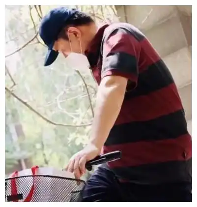 摄影师头像女性的扑朔迷离
