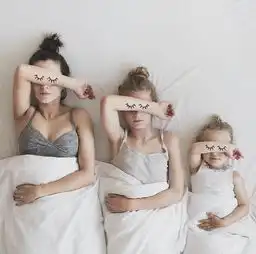 她不是专业摄影师,却因温馨的创意拍摄让母女三人走红网络