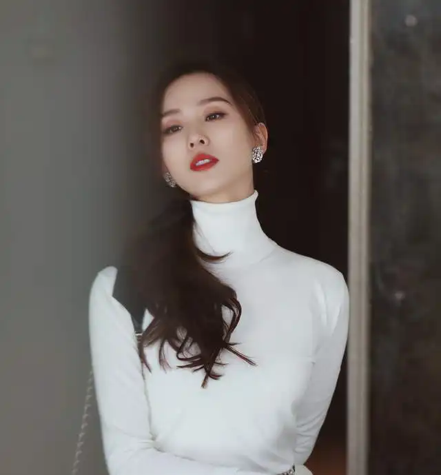 女团风已经out了,纯欲风成为最大黑马,主要特征在这2个地方