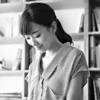 柔和气质黑白女生头像气质淡然的女生