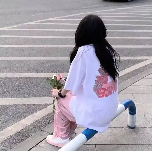 少女头像花与温柔我都自给自足