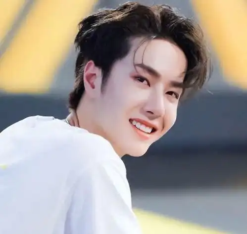 10月12日,王一博接连曝出3瓜一个比一个精彩