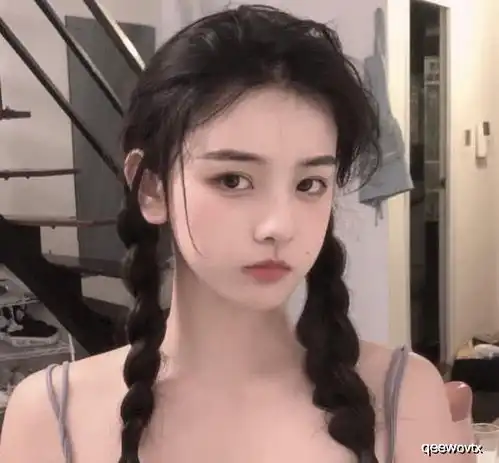 年轻女生头像素颜