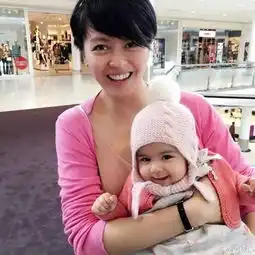 她曾被渣男辜负7年青春,还被骂小三,35岁嫁给爱情,如今还有个像咘咘一样萌翻天的女儿