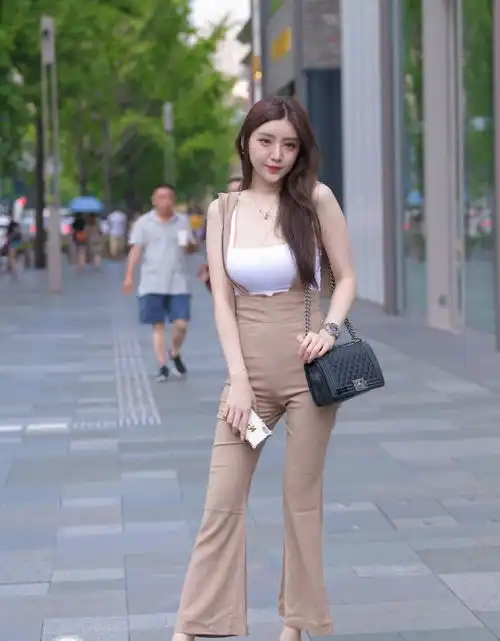 文艺清新的打底裤装扮低调不失高贵,唯美清新感十足,高贵冷艳