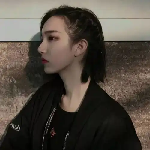 三次元短发女生头像伤感