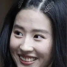 刘亦菲不做仙女做名捕新造型很man