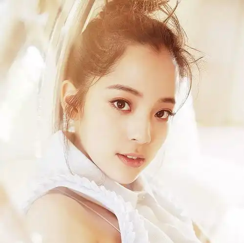欧阳娜娜半年赚7千万林心如得罪摄影师戚薇女儿首曝光严屹宽晋升奶爸行列李荣浩和岳云鹏比眼睛大小窦唯歌词被抄袭