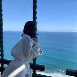求一张女生沙滩图片