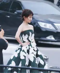 景甜刘诗诗同款短发隔空比美,景甜容貌气质略胜一筹却是后天美女