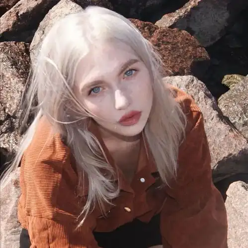 酷女孩头像喜欢盛夏的晚风,溢出杯沿的啤酒,还有你腾讯新闻