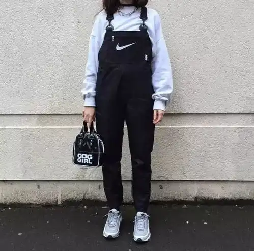 酷女孩的黑白圣经,连手腕都不能放过