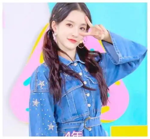 硬糖少女成员出道的时长,张艺凡1年,赵粤7年,而她是童星出道