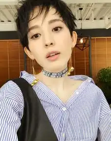 剪了短发的古力娜扎跟张翰越来越像了