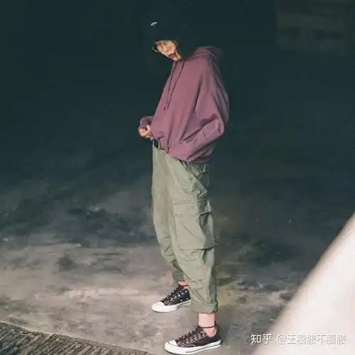 女生工装裤搭配女生这么穿也能酷酷的