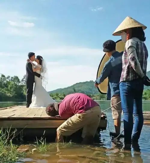 原来婚纱照都是这么拍出来的,摄影师大写的心疼