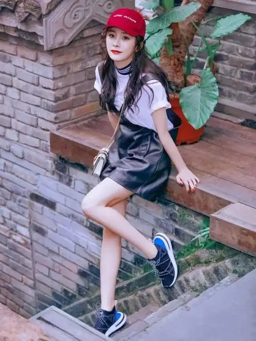 大幂幂又买水军上热搜了卷发复古造型,妥妥的女神范