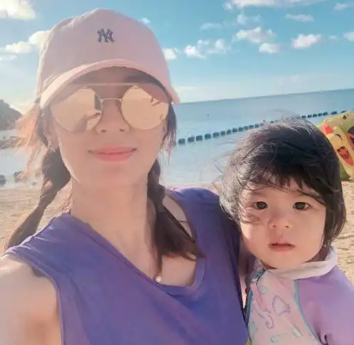 女生闺蜜姐妹头像贾静雯