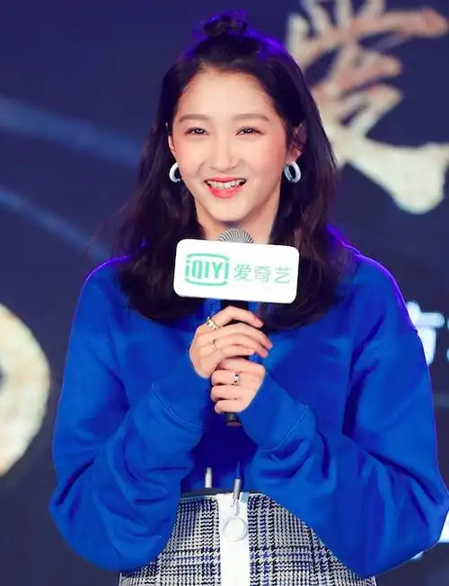 凤囚凰发布会关晓彤霸气护戒除了戒指什么都能给