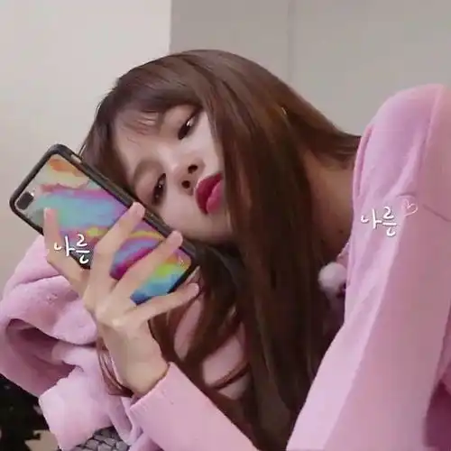 13岁头像女生一个人多张