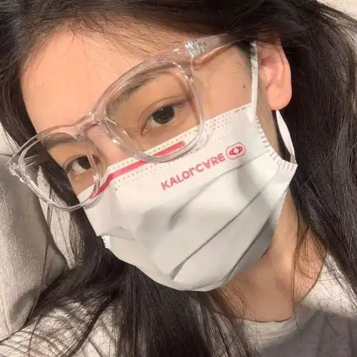 女居士微信头像鼻梁